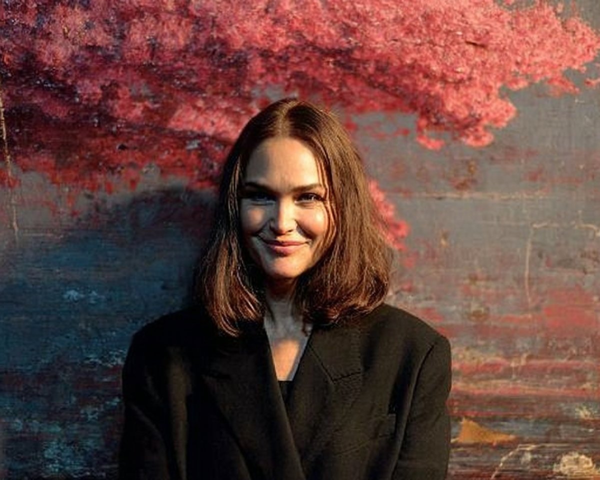 Natalie Portman adopte le flippy bob ondulé, la coiffure tendance de l’automne