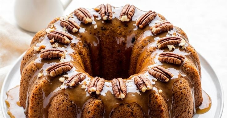 Keto Pecan-Caramel Cake