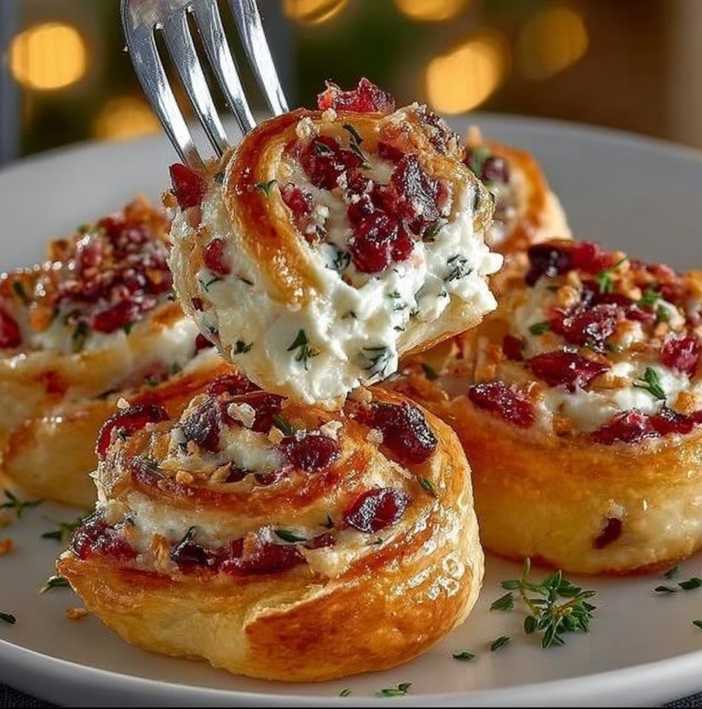 Cranberry Cream Cheese Pinwheels: A Festive Delight!