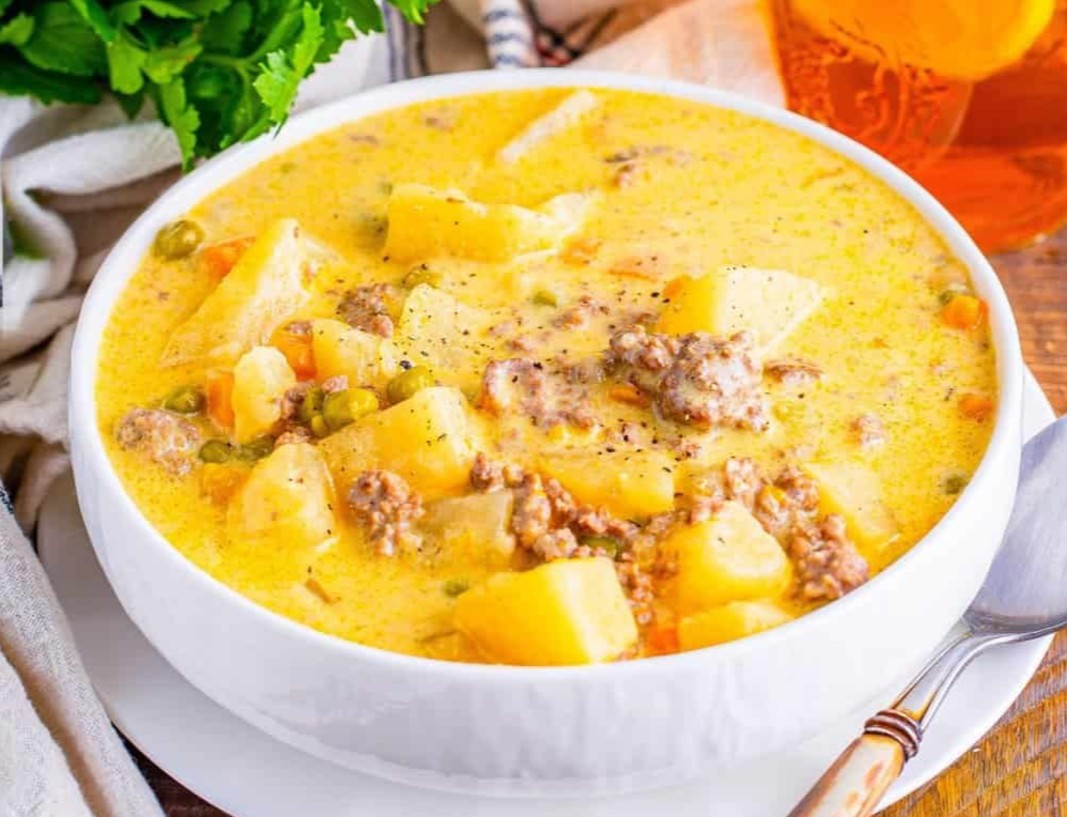 Slow Cooker Cheeseburger Soup