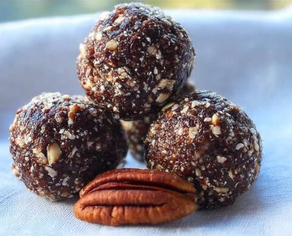 Chocolate Date Energy Balls