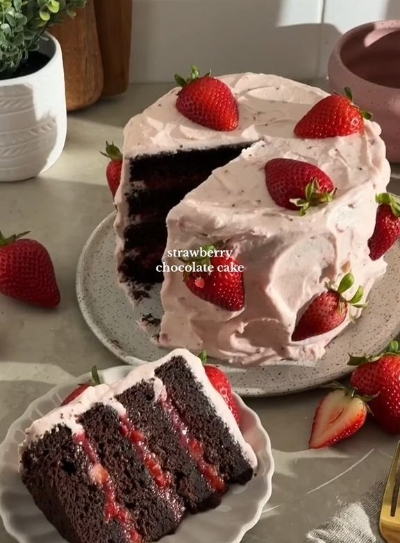 Strawberry Chocolate Cake