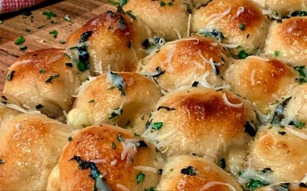 Cheesy Christmas Tree Bread