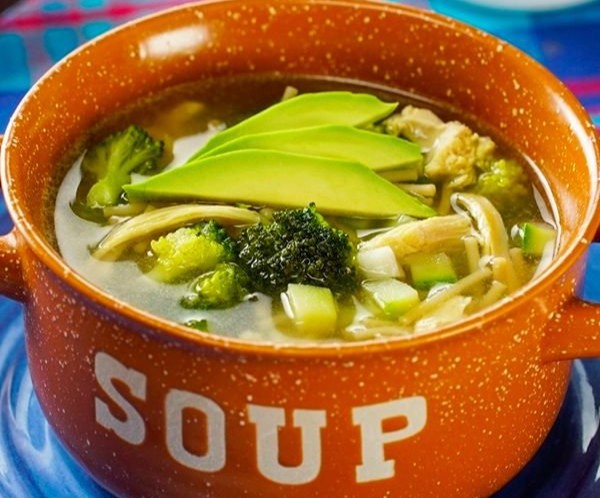 Sopa de Pasta con Pollo