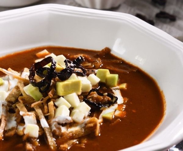 Sopa Azteca con Chile Pasilla