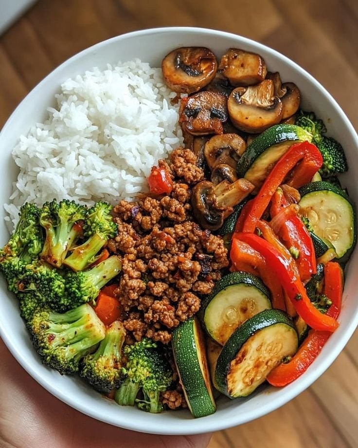 Spicy Ground Beef Stir-Fry Bowl with Garlic Veggies & Steamy Rice