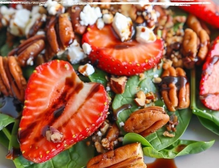 Strawberry Pecan Spinach Salad: 5 Reasons to Love This Dish