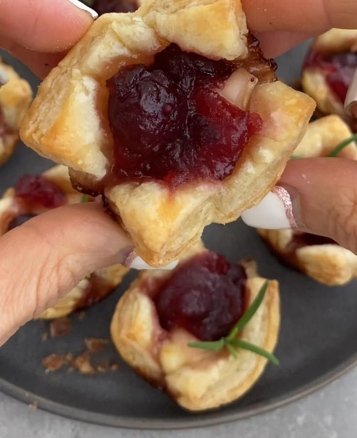 Baked Cranberry Brie Bites