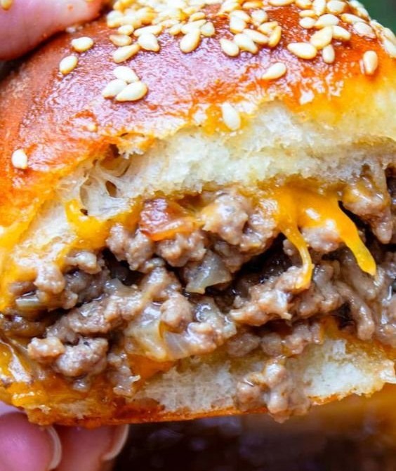 Juicy Cheeseburger Sliders with Hawaiian Rolls