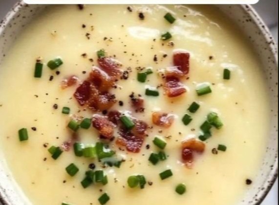 Creamy Cauliflower and Potato Soup