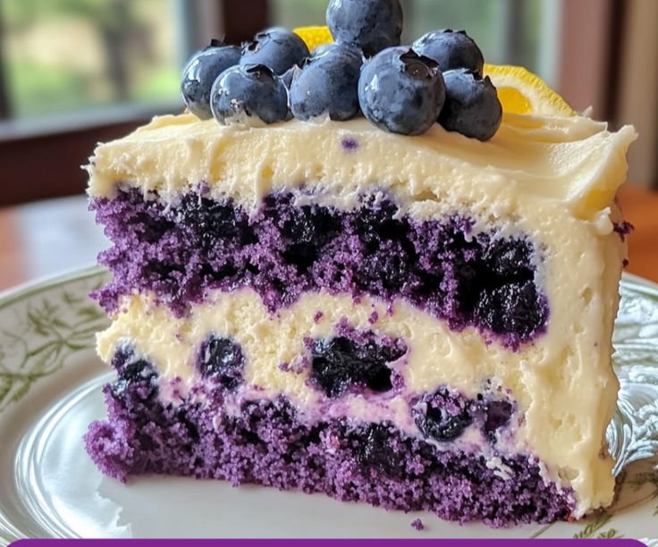 Blueberry Cake with Lemon Frosting: A Deliciously Easy Recipe