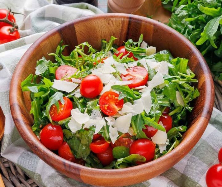 Rucola-Salat mit Tomaten