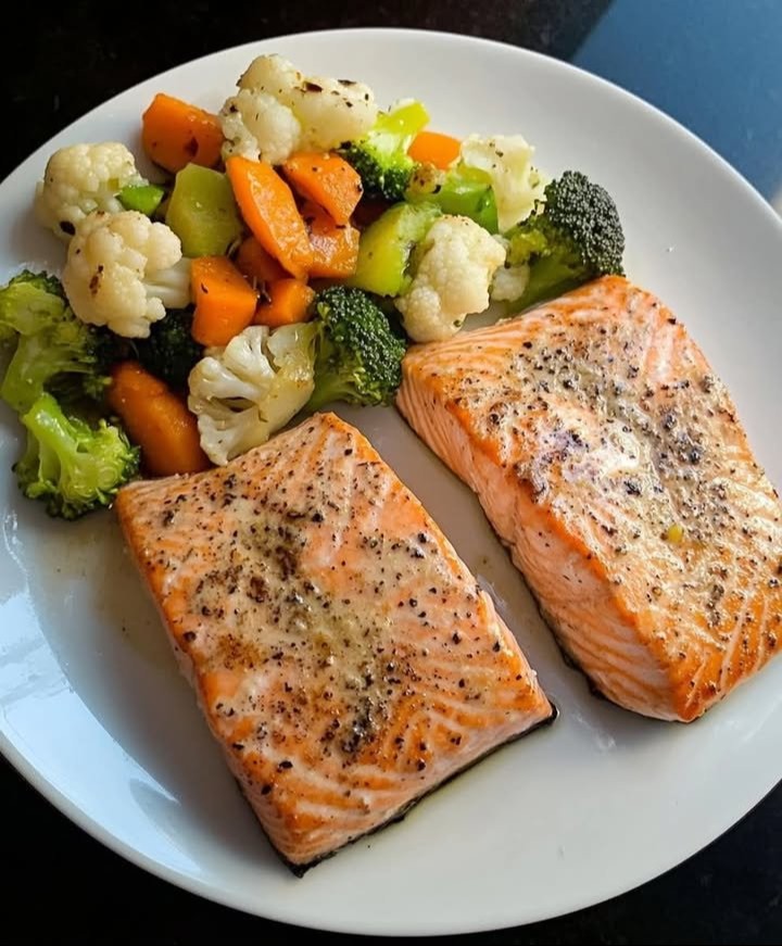 Simple Seared Salmon with Steamed Veggie Medley