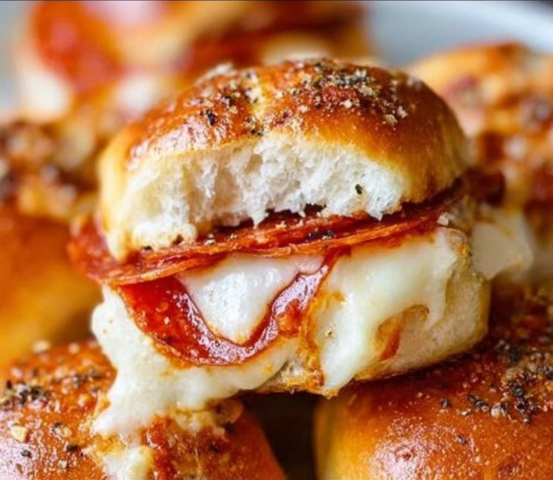 Pepperoni Pizza Sliders