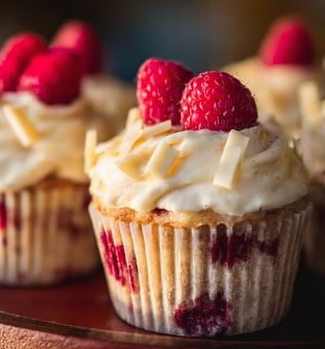 White Chocolate Raspberry Cupcakes