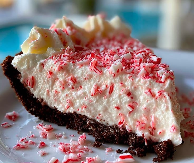 Easy No-Bake Christmas Peppermint Pie