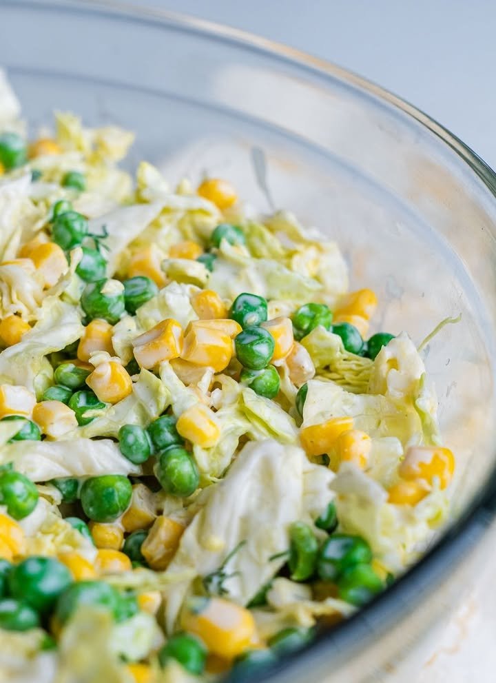 Chilled Green Salad with Dressing