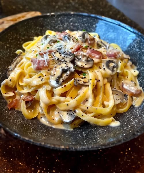 Tagliatelle Carbonara mit Pilzen