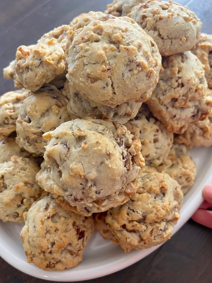 Me and my girls absolutely LOVE the Bavarian Inn over in Frankenmuth. If you've ever been, then you will recognize these! I have been obsessed since the first time I tasted them and now I can make them.