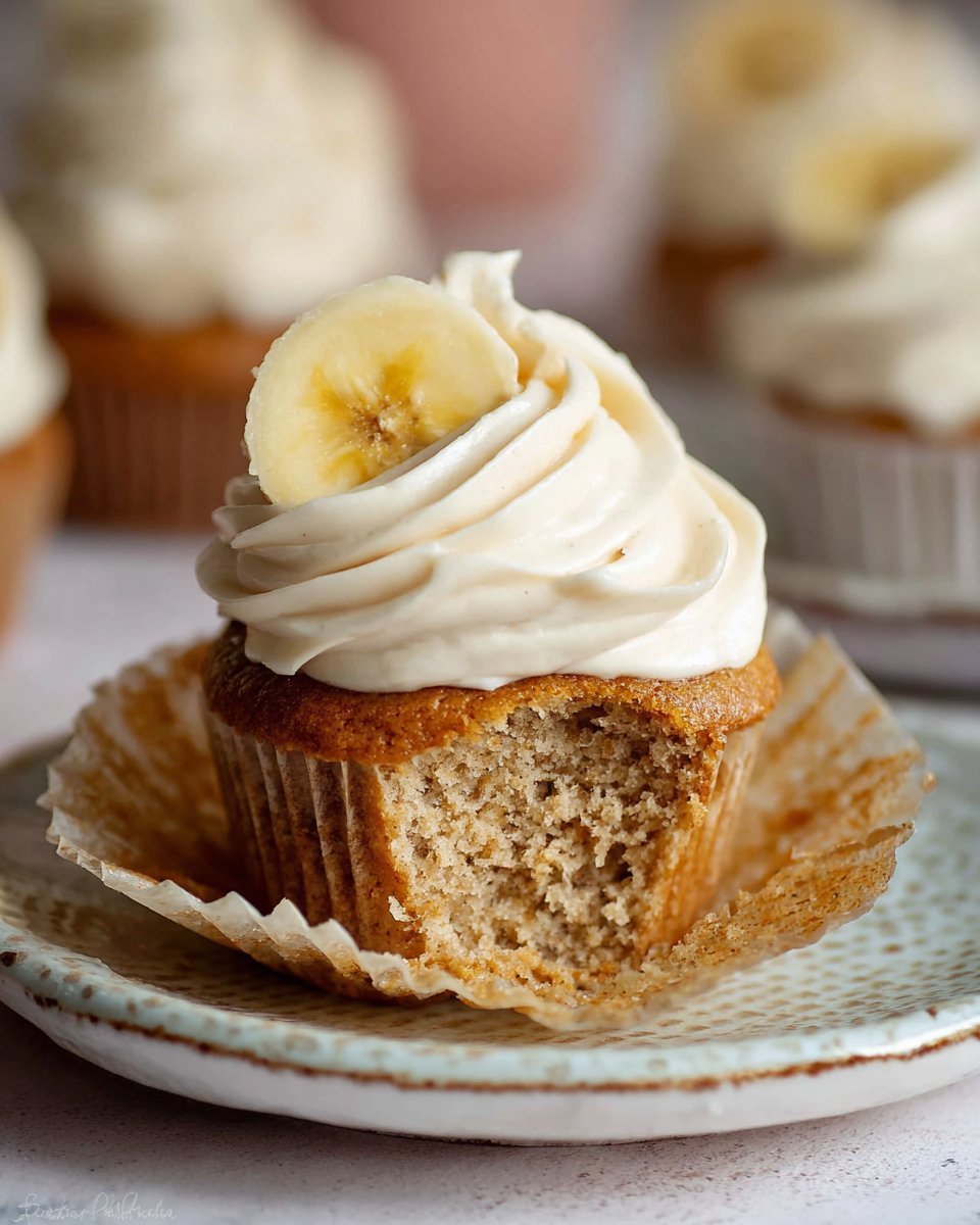 Banana Cupcakes with Cinnamon Cream Cheese Frosting